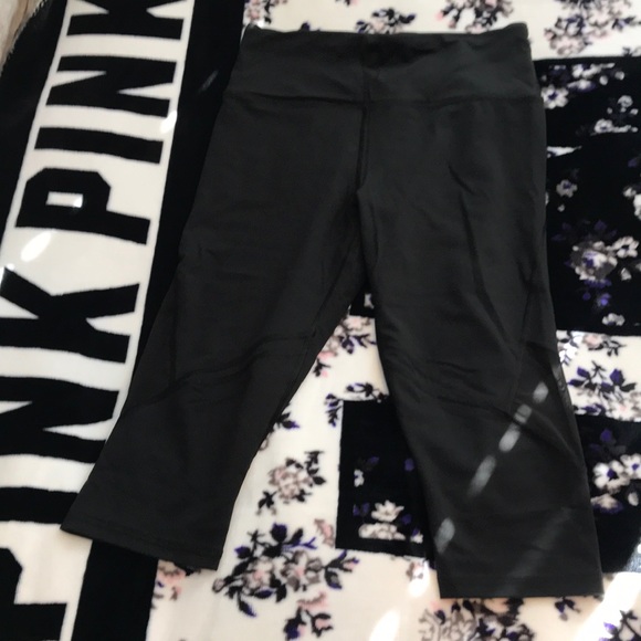 Victoria’s Secret Sport Knockout Capri - Picture 1 of 2
